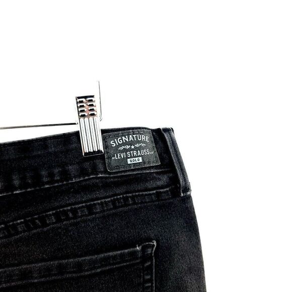Levi's Signature Black Totally Shaping Straight Denim Women's Jeans 36/30 18M Hi - Picture 4 of 10